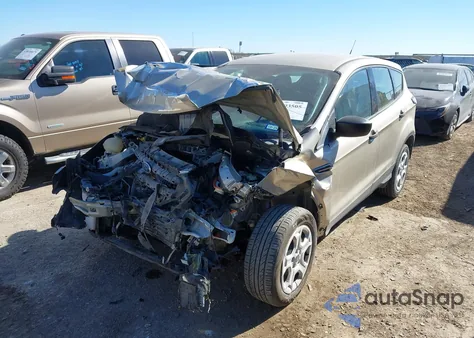 2017 Ford Escape S z USA, uszkodzony, nr VIN 1FMCU0F75HUE93910